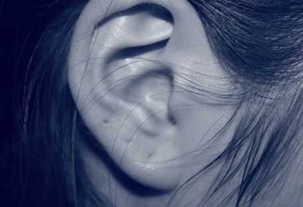 Korekta małżowin usznych – koniec z problemem odstających uszu!